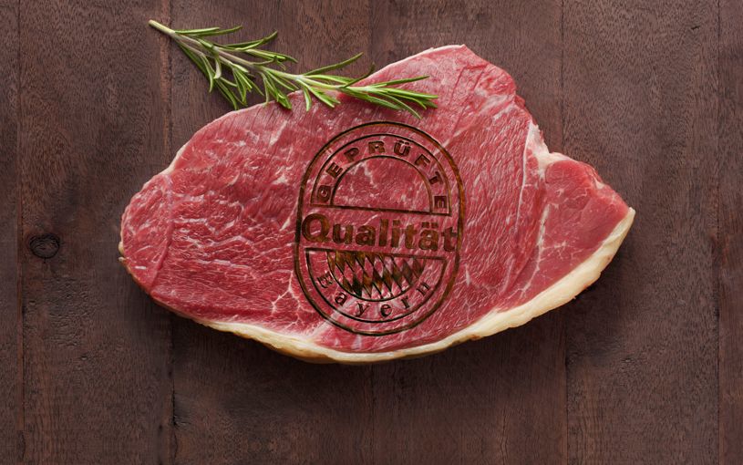 Steak mit 'eingegrilltem' Logo Geprüfte Qualität Bayern